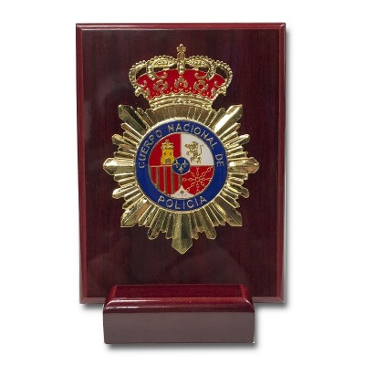 METOPA CAOBA PEQUEÑA CON BASE Y EMBLEMA CNP METALICO