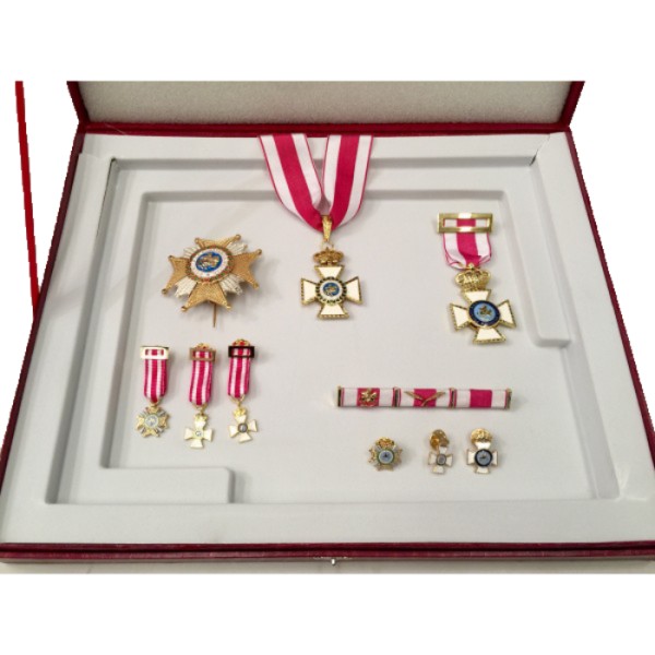 ESTUCHE DE MEDALLAS SAN HERMENEGILDO