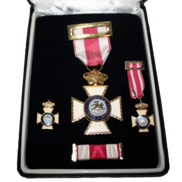 ESTUCHE MEDALLA CRUZ SAN HERMENEGILDO + PASADOR + PIN + MEDALLA MINIATURA