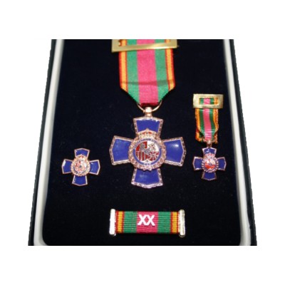 MEDALLA POLICIAL 20 AÑOS + PASADOR + PIN + MEDALLA MINIATURA